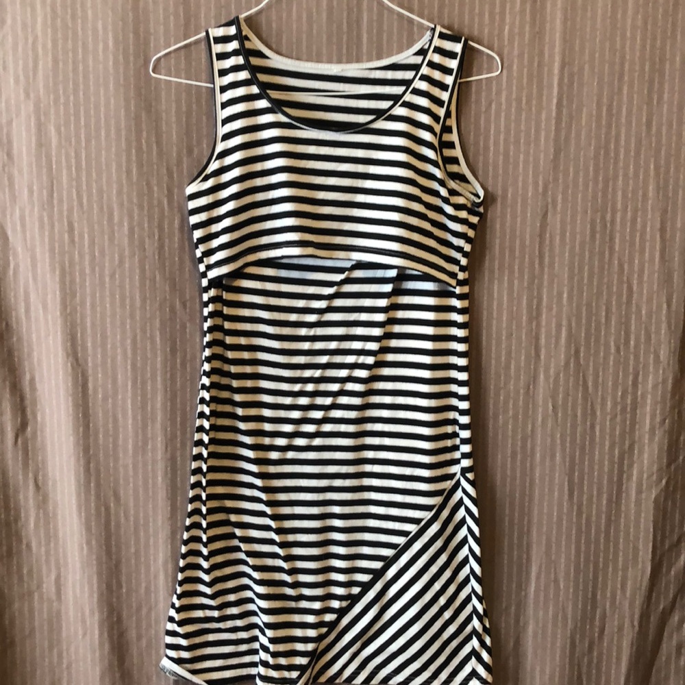Black & White Maternity Breastfeeding Dress